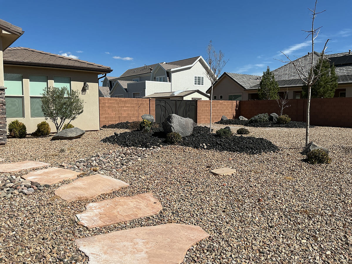 Beautiful Ivins yard wiht landscape lighting